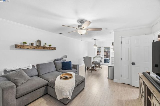 801 Nash Rd G4, Hollister, CA 95023