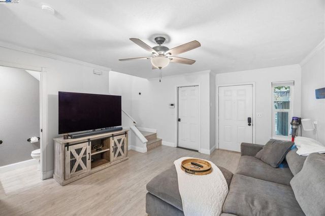 801 Nash Rd G4, Hollister, CA 95023