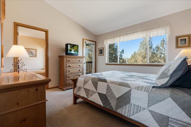 1140 Golden Pheasant Drive, Redmond, OR 97756