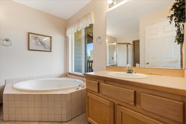 1140 Golden Pheasant Drive, Redmond, OR 97756