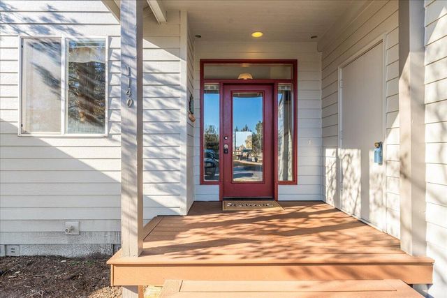 1140 Golden Pheasant Drive, Redmond, OR 97756