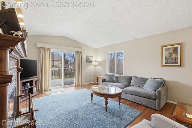 886 Alpine Drive, Brighton, MI 48116