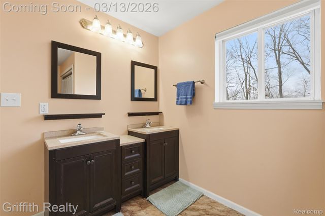 886 Alpine Drive, Brighton, MI 48116