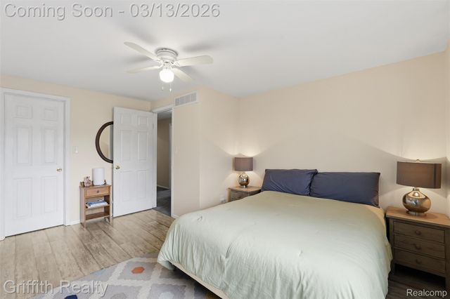 886 Alpine Drive, Brighton, MI 48116