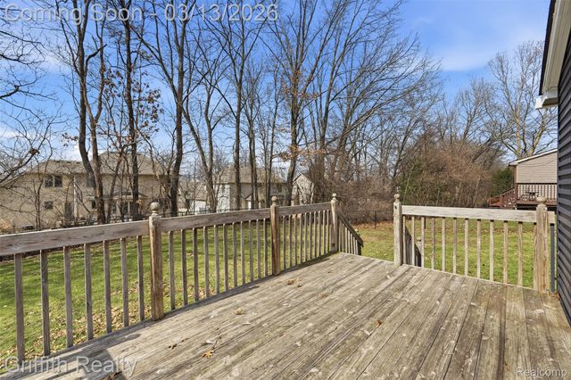 886 Alpine Drive, Brighton, MI 48116