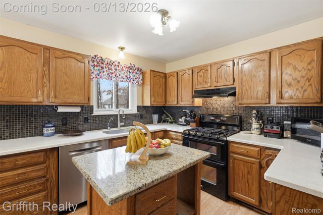 886 Alpine Drive, Brighton, MI 48116