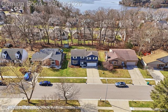 886 Alpine Drive, Brighton, MI 48116