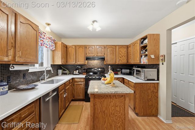 886 Alpine Drive, Brighton, MI 48116