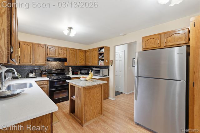 886 Alpine Drive, Brighton, MI 48116