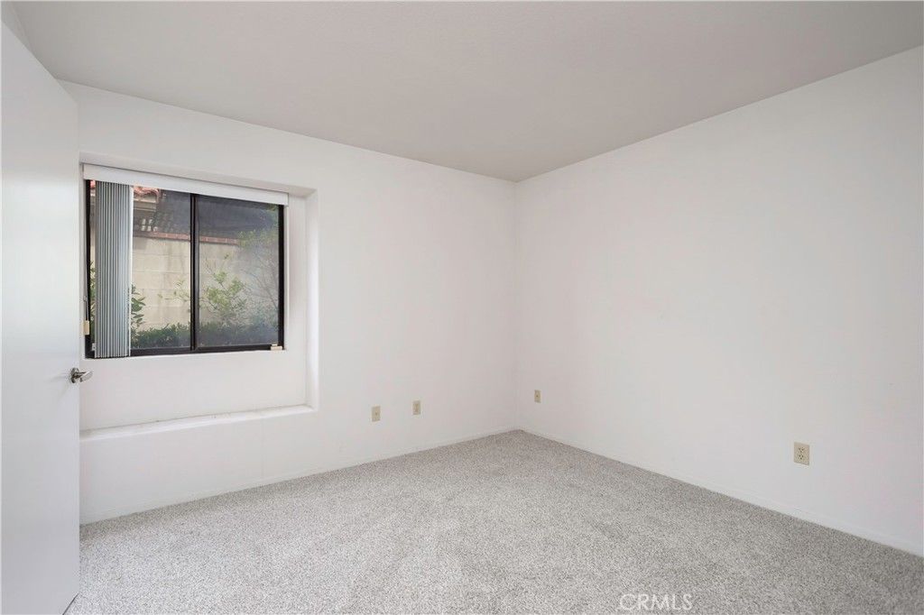 Image 12 of property listing at 608 Berwick, Bakersfield, CA 93311