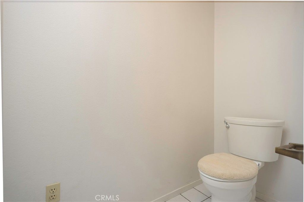 Image 17 of property listing at 608 Berwick, Bakersfield, CA 93311