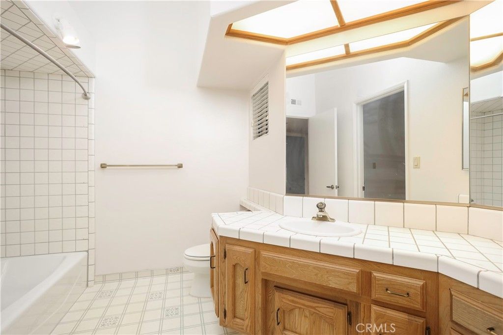 Image 18 of property listing at 608 Berwick, Bakersfield, CA 93311