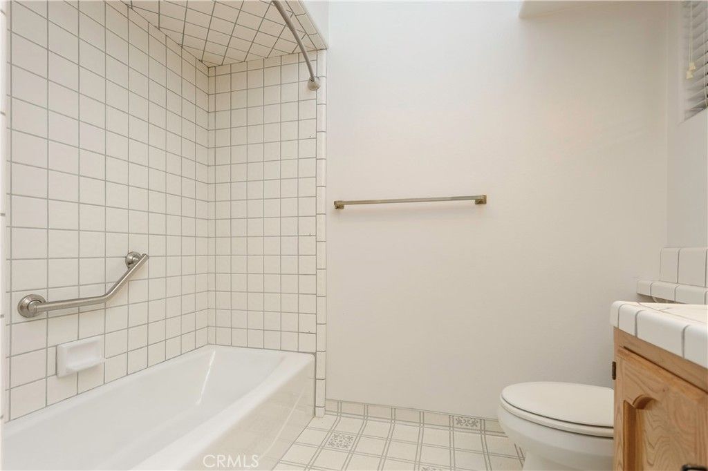 Image 19 of property listing at 608 Berwick, Bakersfield, CA 93311