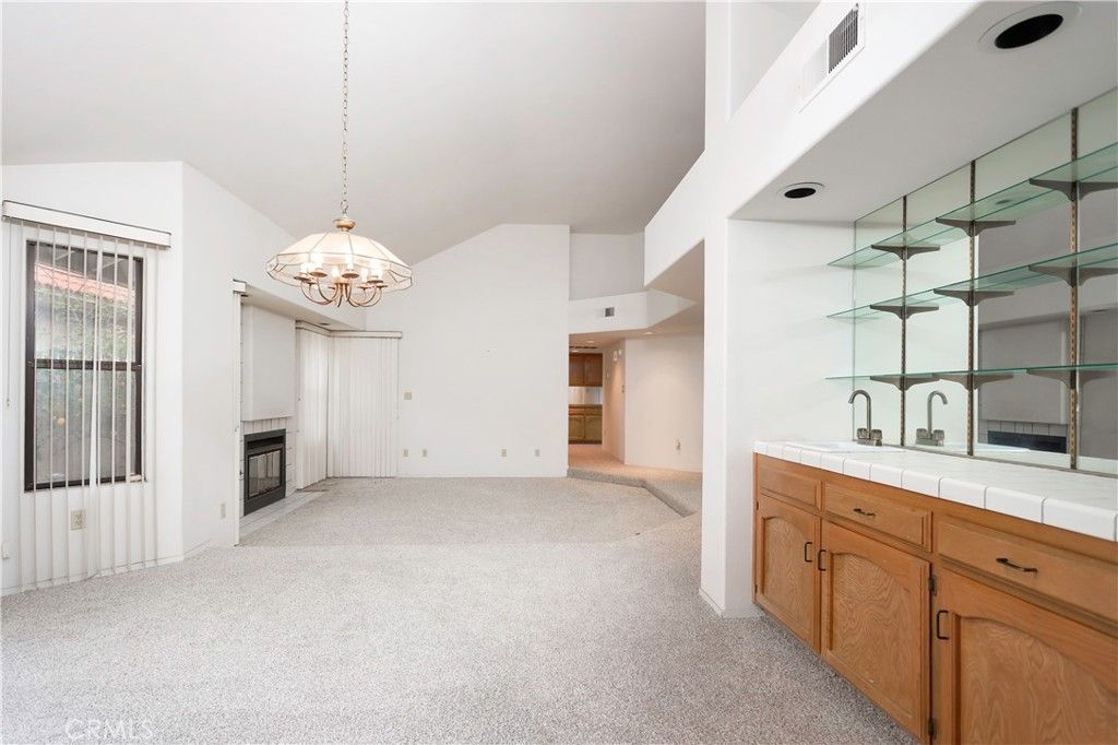 Image 2 of property listing at 608 Berwick, Bakersfield, CA 93311