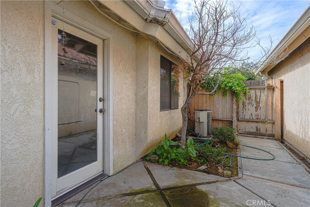 Image 29 of property listing at 608 Berwick, Bakersfield, CA 93311