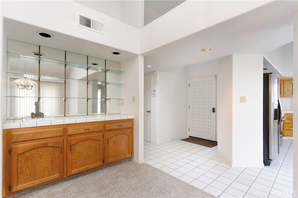 Image 4 of property listing at 608 Berwick, Bakersfield, CA 93311