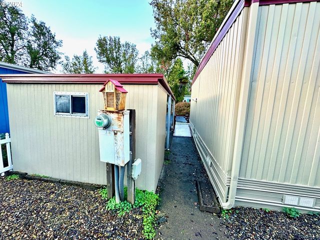 1800 LAKEWOOD Ct 57, Eugene, OR 97402