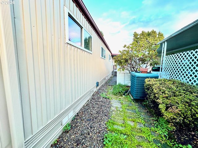 1800 LAKEWOOD Ct 57, Eugene, OR 97402