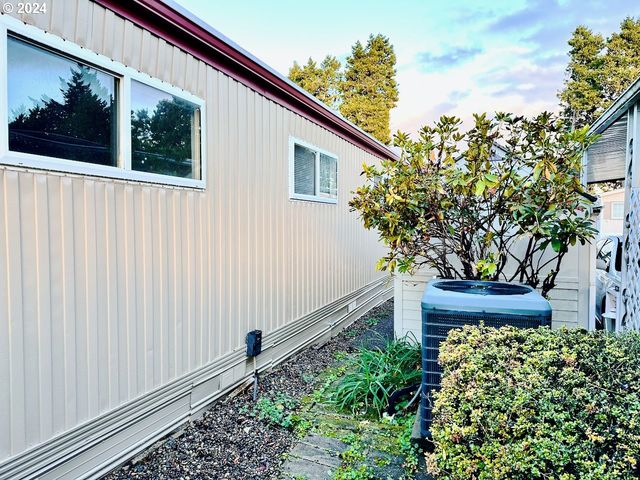 1800 LAKEWOOD Ct 57, Eugene, OR 97402