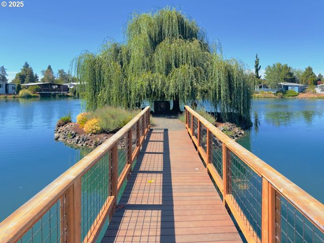 1800 LAKEWOOD Ct 57, Eugene, OR 97402