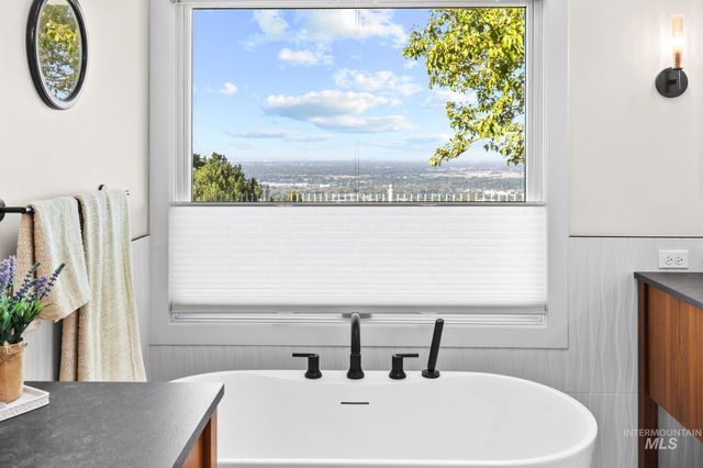 5310 N Quail Summit Way, Boise, ID 83703