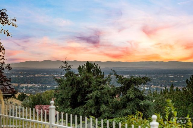 5310 N Quail Summit Way, Boise, ID 83703