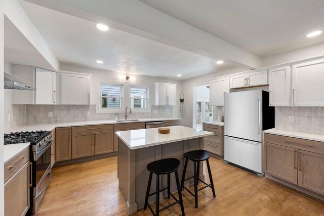 4036 N Stowell AVENUE, Shorewood, WI 53211