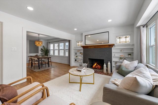 4036 N Stowell AVENUE, Shorewood, WI 53211