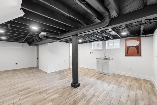 4036 N Stowell AVENUE, Shorewood, WI 53211