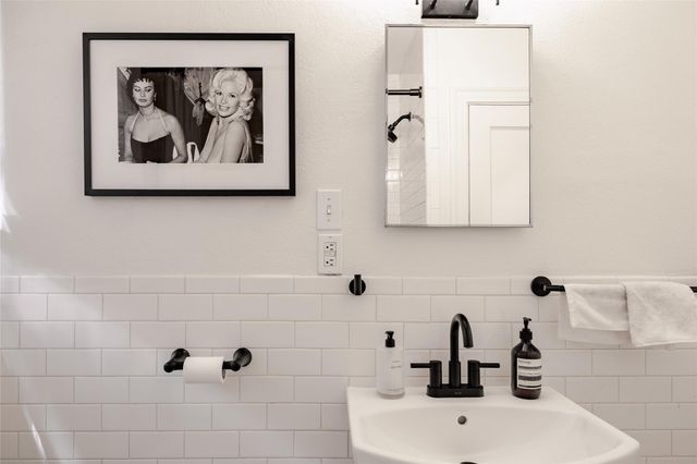 1404 Eva ST, Austin, TX 78704