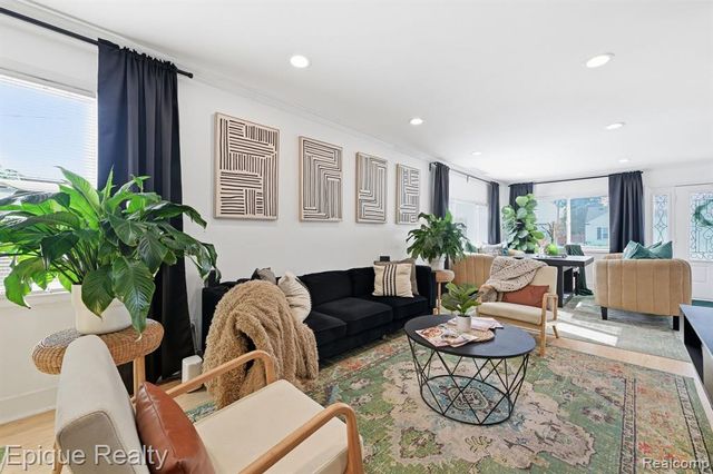 17128 Salem Street, Detroit, MI 48219