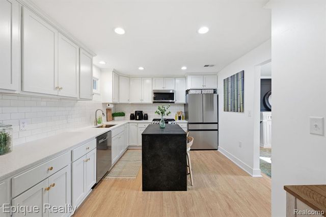 17128 Salem Street, Detroit, MI 48219