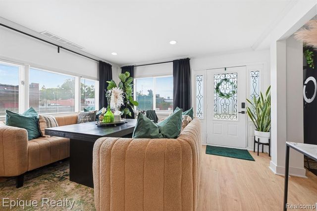 17128 Salem Street, Detroit, MI 48219