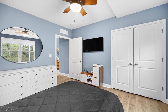 2210 HUNTER PL SE, Washington, DC 20020