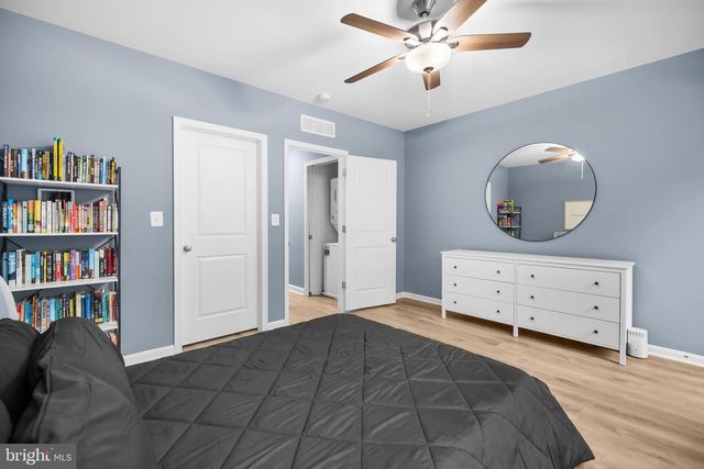 2210 HUNTER PL SE, Washington, DC 20020