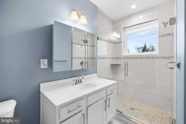 2210 HUNTER PL SE, Washington, DC 20020