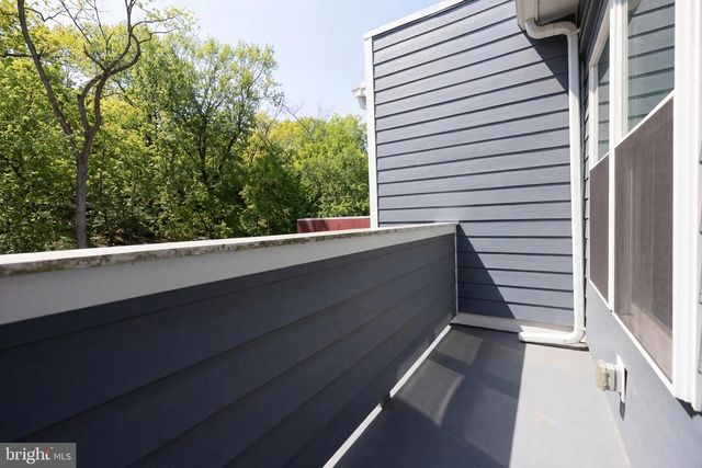 2210 HUNTER PL SE, Washington, DC 20020