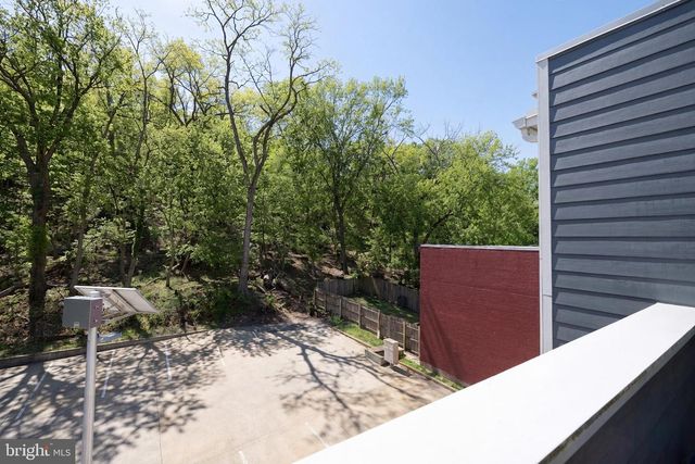 2210 HUNTER PL SE, Washington, DC 20020