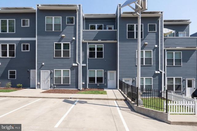 2210 HUNTER PL SE, Washington, DC 20020