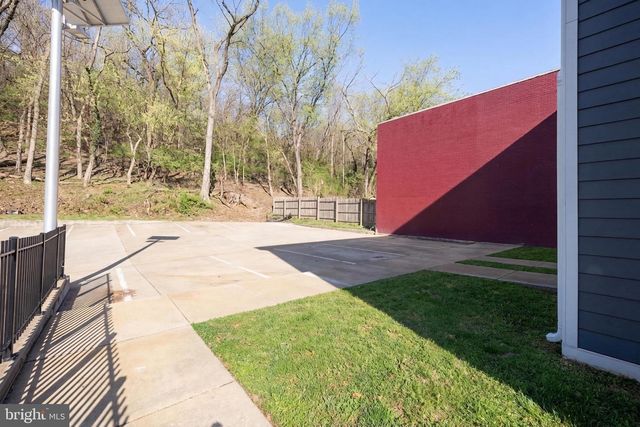 2210 HUNTER PL SE, Washington, DC 20020