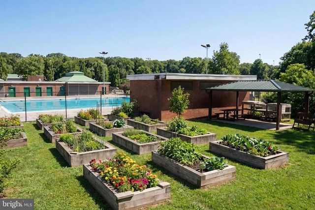 2210 HUNTER PL SE, Washington, DC 20020