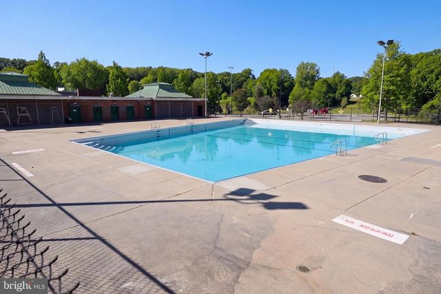 2210 HUNTER PL SE, Washington, DC 20020