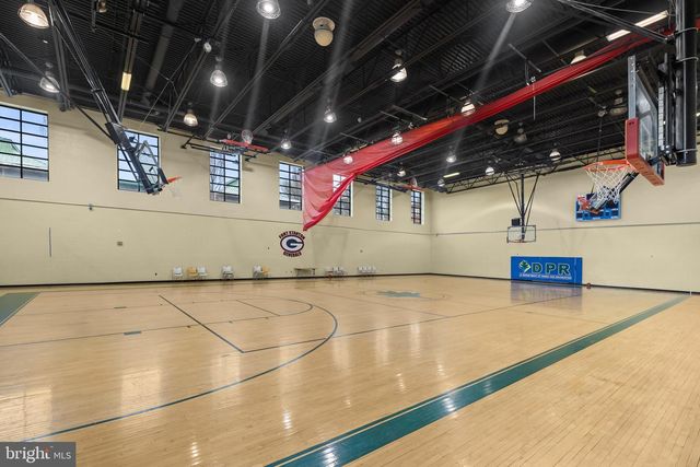 2210 HUNTER PL SE, Washington, DC 20020