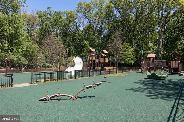 2210 HUNTER PL SE, Washington, DC 20020