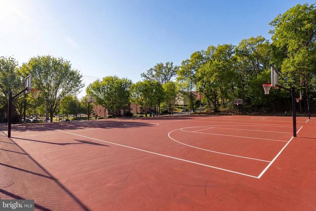 2210 HUNTER PL SE, Washington, DC 20020