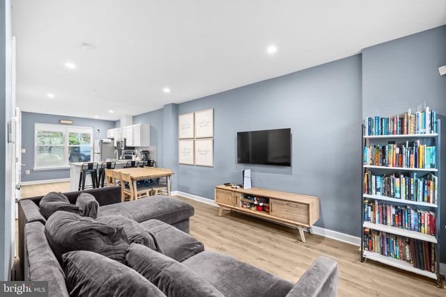 2210 HUNTER PL SE, Washington, DC 20020