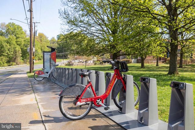 2210 HUNTER PL SE, Washington, DC 20020