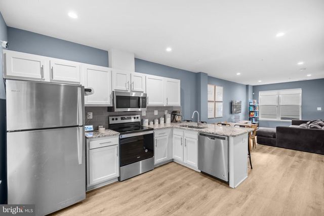 2210 HUNTER PL SE, Washington, DC 20020