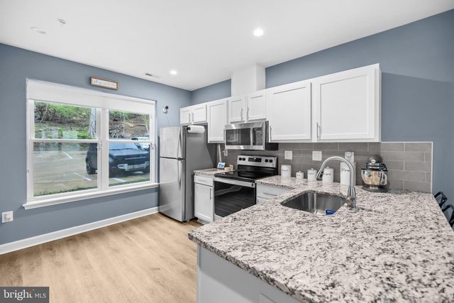 2210 HUNTER PL SE, Washington, DC 20020