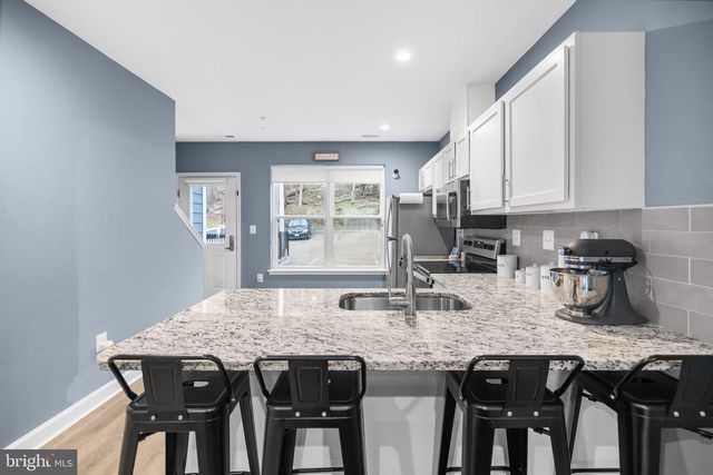 2210 HUNTER PL SE, Washington, DC 20020